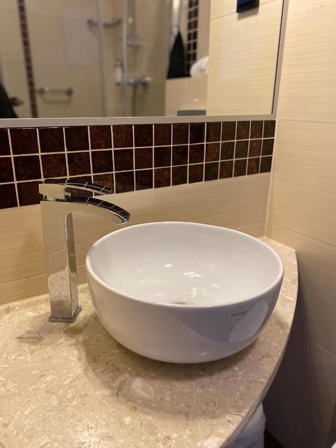 Hotel Antoni Tomaszów Lubelski Eksteriør billede