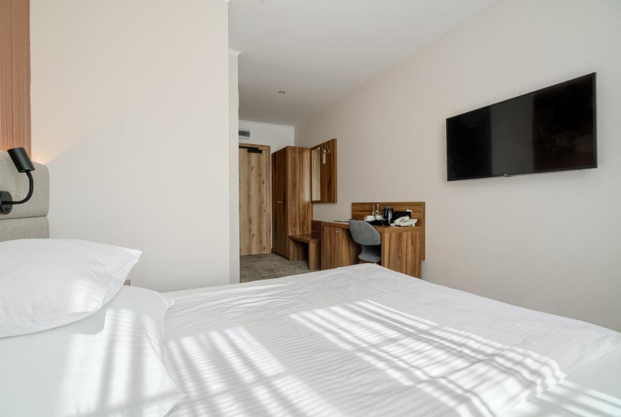 Hotel Antoni Tomaszów Lubelski Eksteriør billede