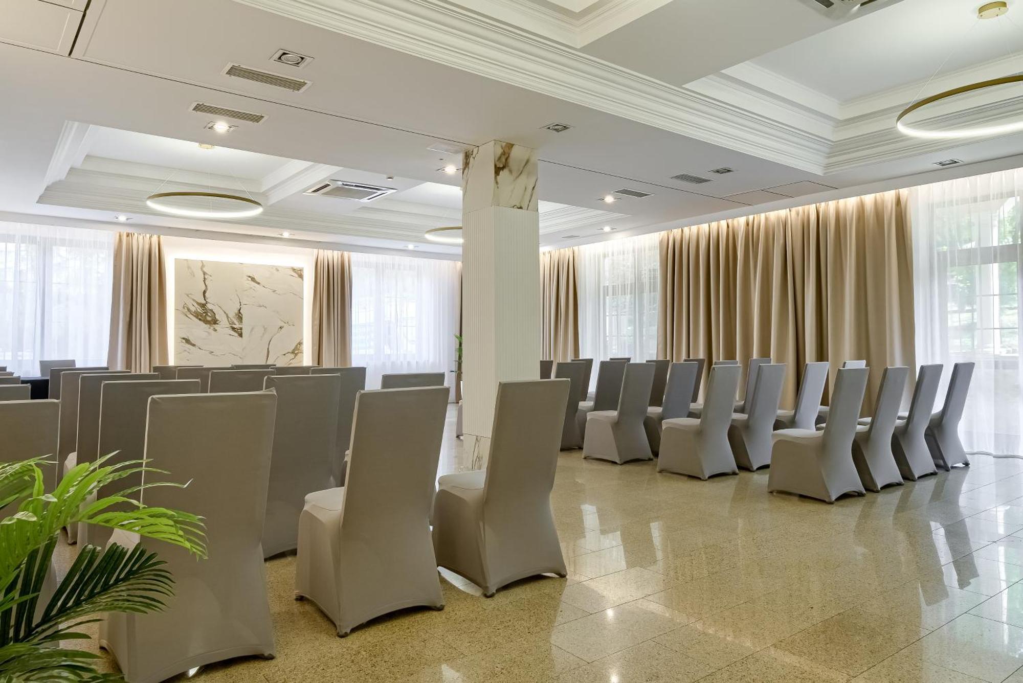 Hotel Antoni Tomaszów Lubelski Eksteriør billede